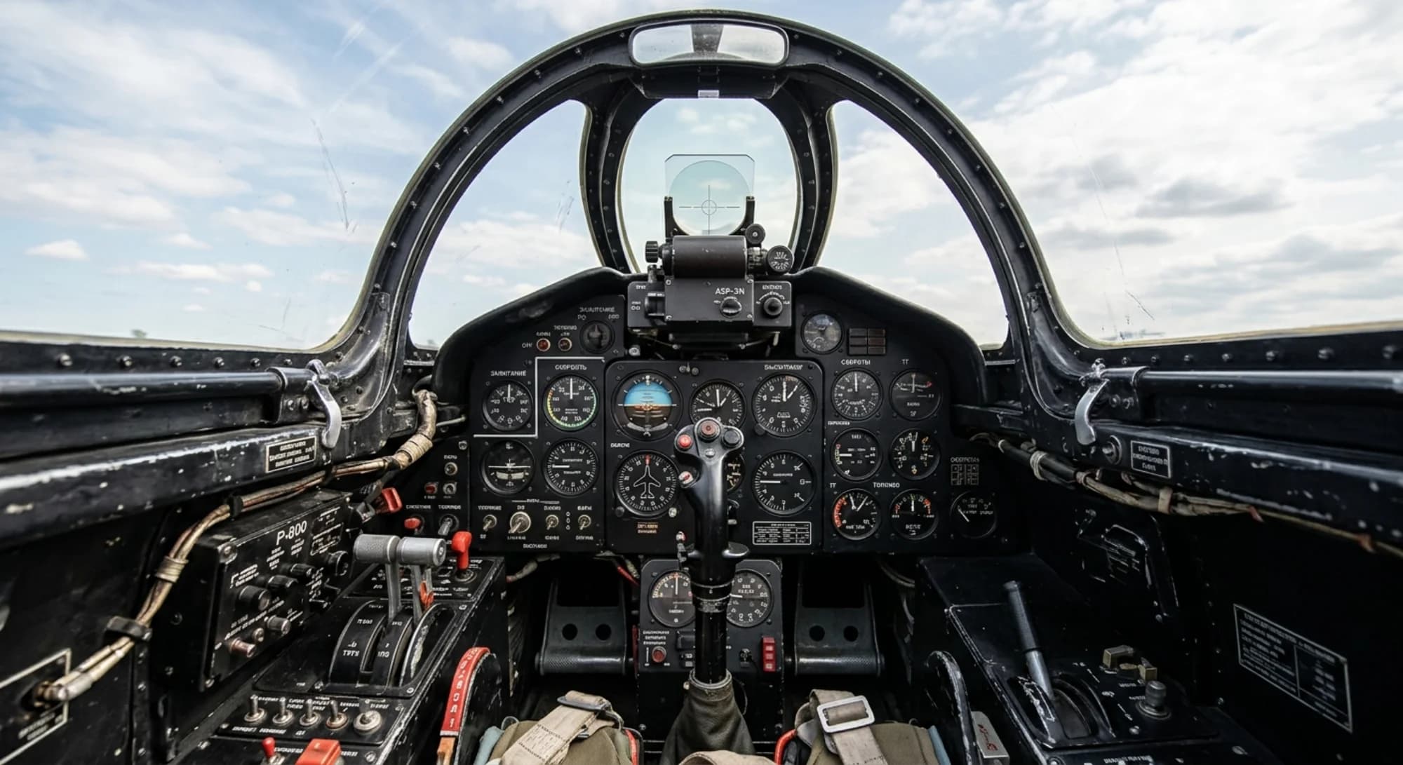 Mikoyan-Gurevich MiG-15 1947 - Cockpit view