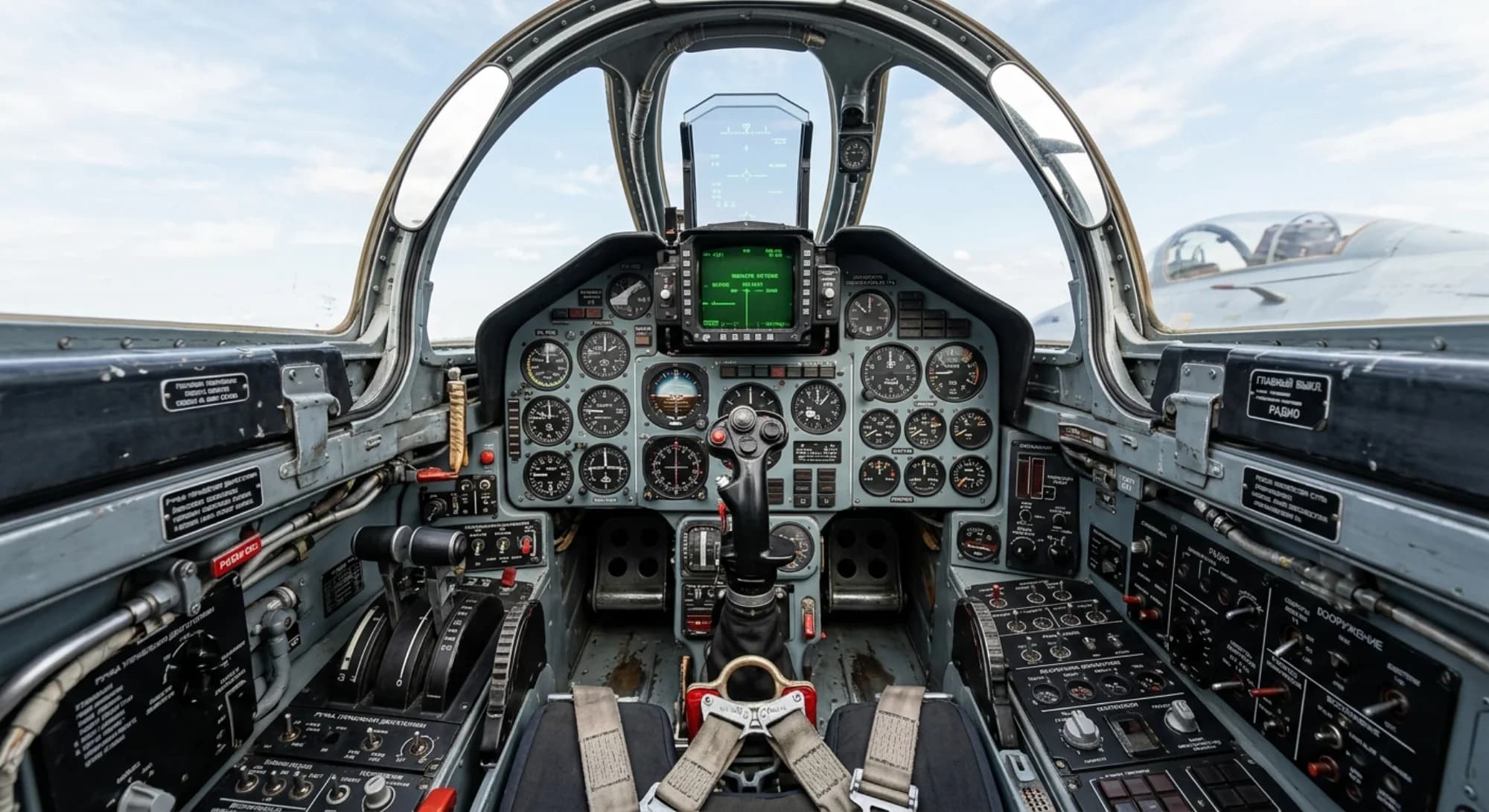 Sukhoi Su-27 Flanker 1977 - Cockpit view